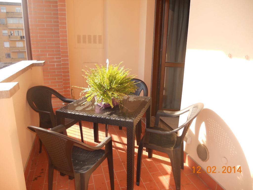 Apartment Via Delle Torri Pisa Szoba fotó